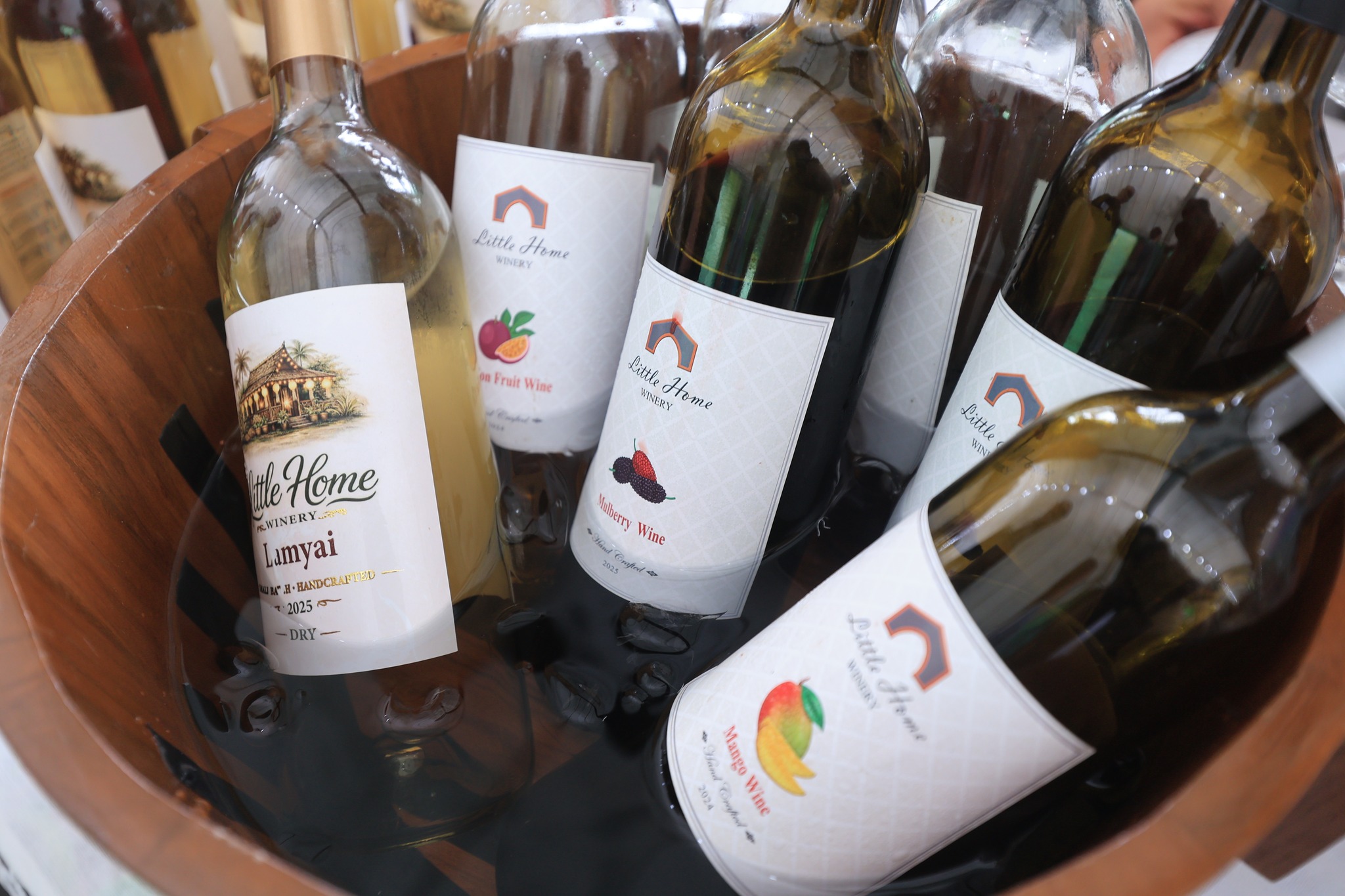 title - ปลัดกระทรวงเกษตรฯ และผู้บริหาร ส.ป.ก. เยี่ยมชมร้านค้า ในงานวันคล้ายวันสถาปนา ส.ป.ก. ครบรอบ 51 ปี